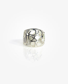flower mother of pearl ring