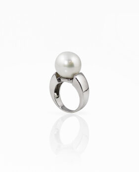 Bold Modern Pearl Ring