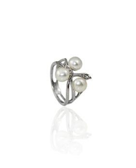Three Pearl Silver Leaf Ring