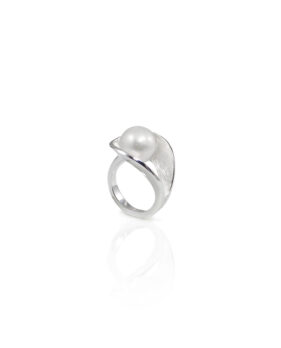 Concave Pearl Ring