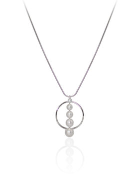 Gradual Pearl Circle Necklace