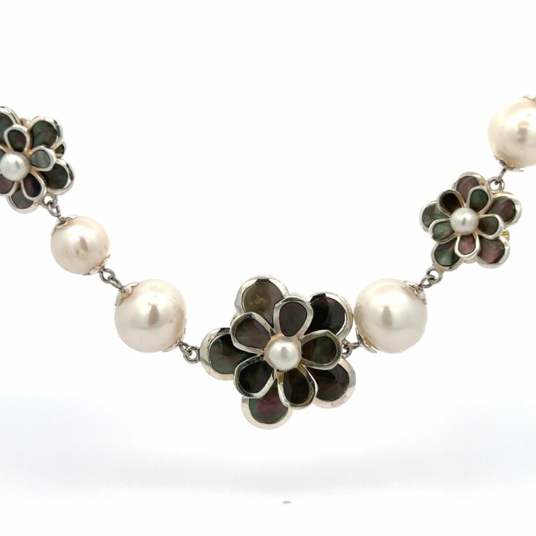 Mother of Pearl Camellia Pearl Necklace